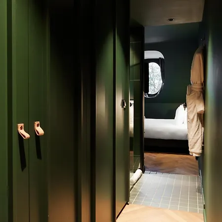 Bienheureux & Restaurant ホテル