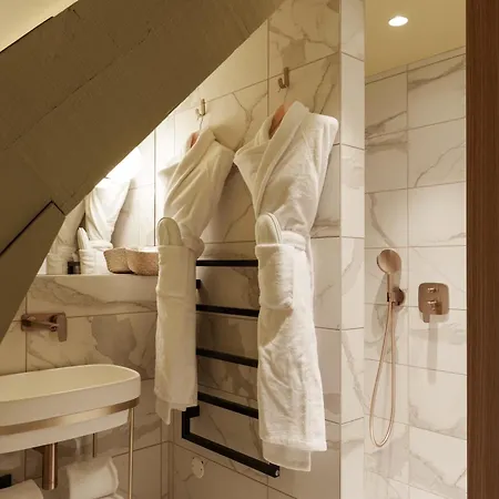 Bienheureux & Restaurant ホテル ワスケアル