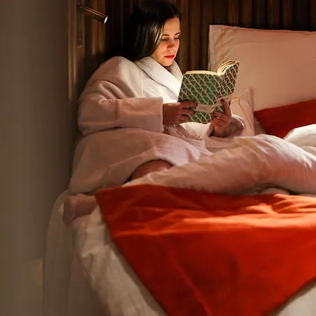 Bienheureux & Restaurant ホテル