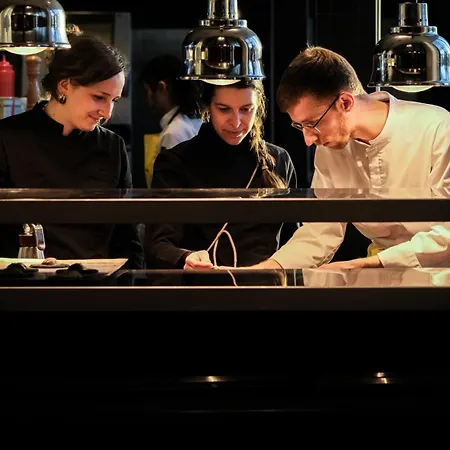Bienheureux & Restaurant ホテル