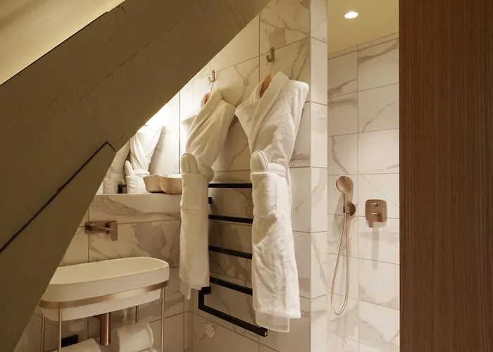 Bienheureux & Restaurant Hotel Wasquehal