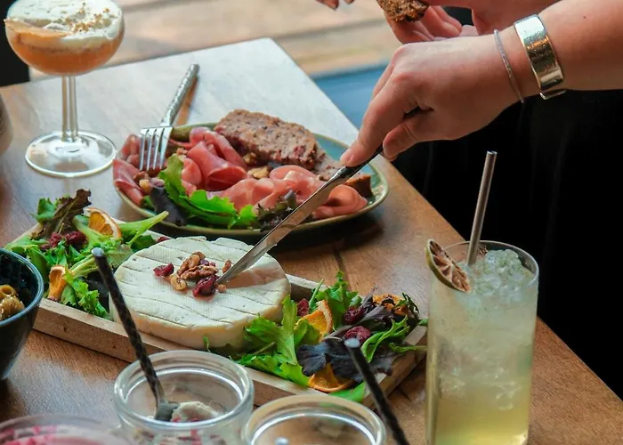 Bienheureux & Restaurant 호텔