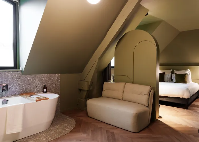 Bienheureux & Restaurant Hotel *